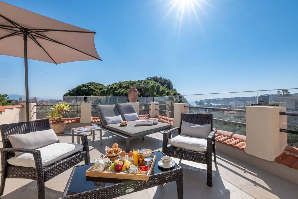 Suite avec terrasse et vue mer